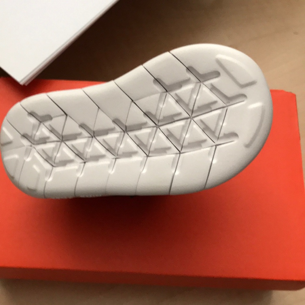 Infant Nike - Picture 3 of 5